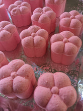 Load image into Gallery viewer, Fizzy Bath Bomb - Peaches and Pearls Eureka
