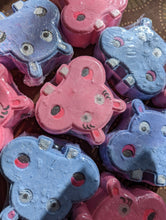 Load image into Gallery viewer, Hippo Bath Bomb - Peaches and Pearls Eureka
